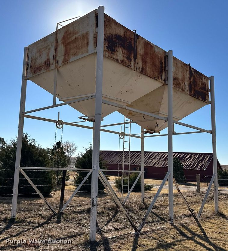image for item DL0481 Grain storage bins