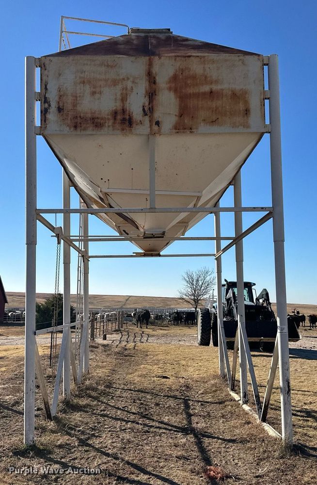 image for item DL0481 Grain storage bins