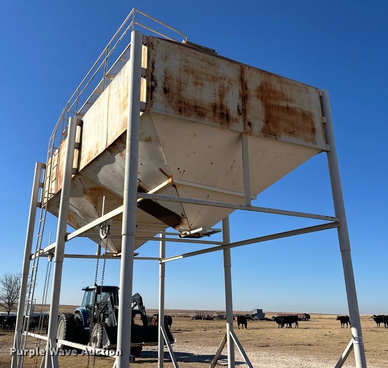 image for item DL0481 Grain storage bins