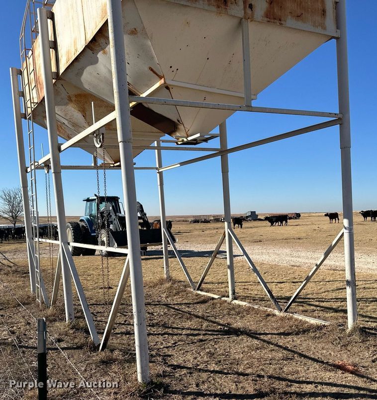 image for item DL0481 Grain storage bins