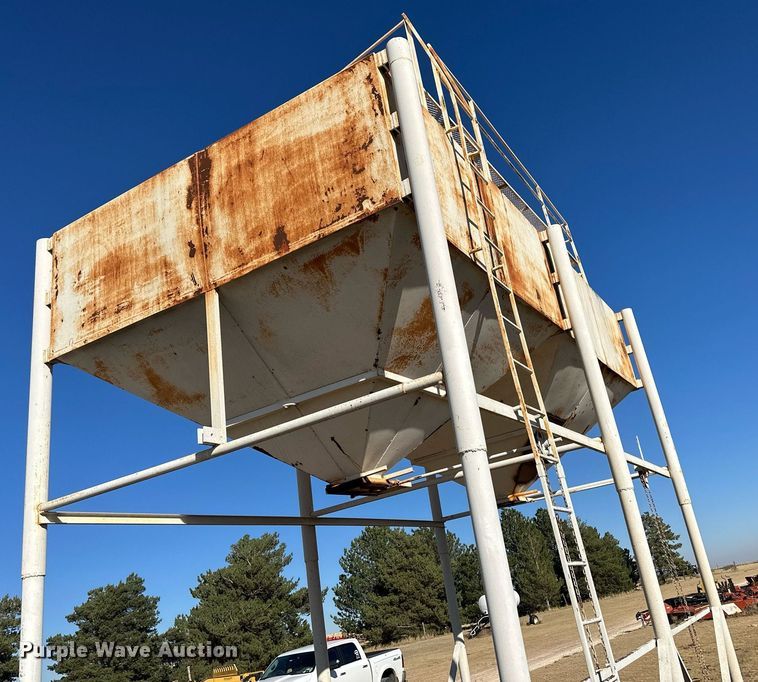 image for item DL0481 Grain storage bins