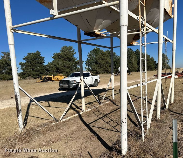 image for item DL0481 Grain storage bins