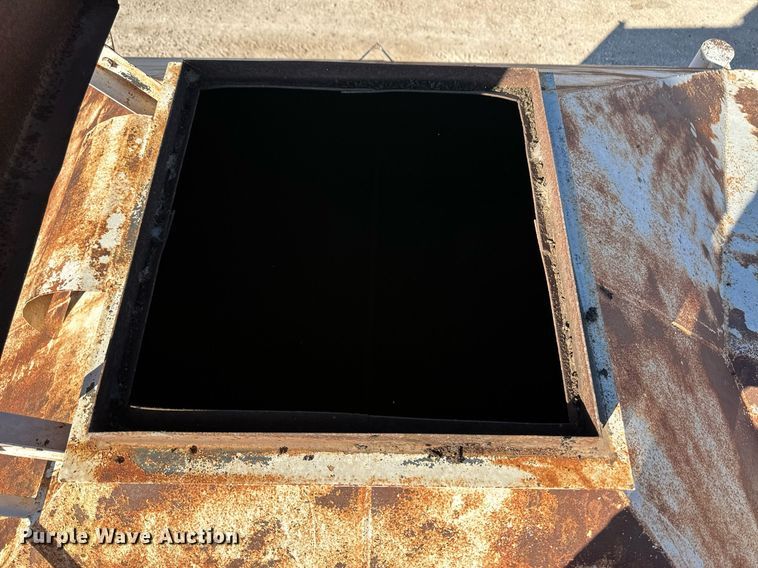 image for item DL0481 Grain storage bins