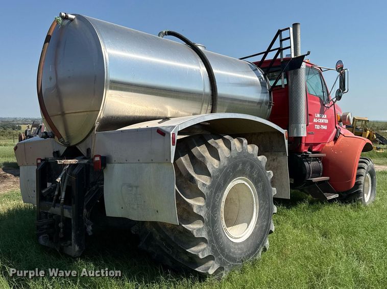 image for item DO2553 1999 Sterling applicator truck