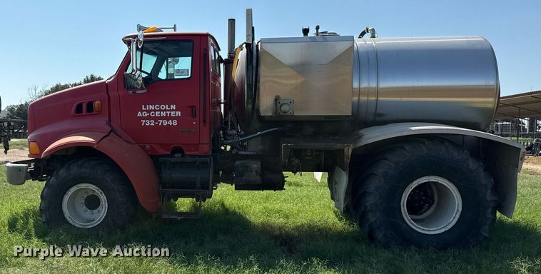 image for item DO2553 1999 Sterling applicator truck