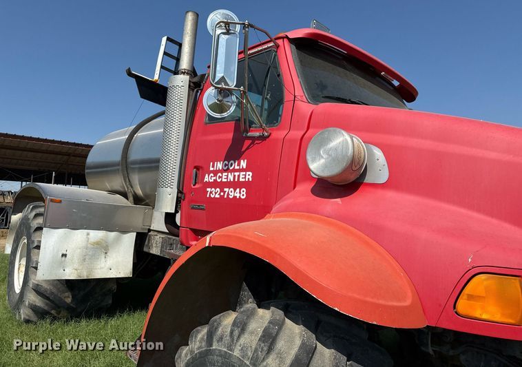 image for item DO2553 1999 Sterling applicator truck
