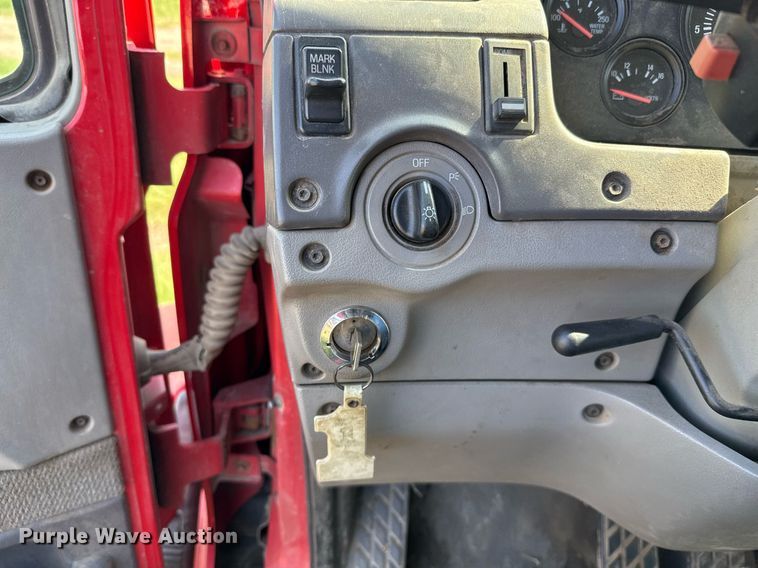 image for item DO2553 1999 Sterling applicator truck