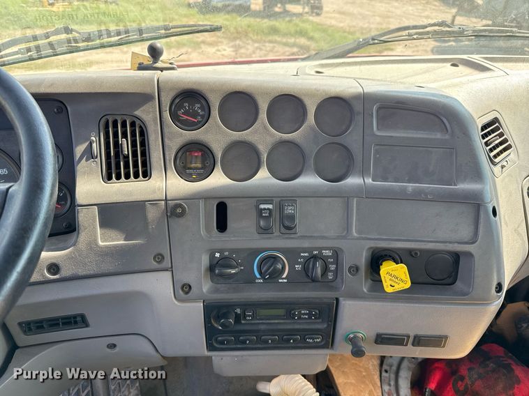 image for item DO2553 1999 Sterling applicator truck