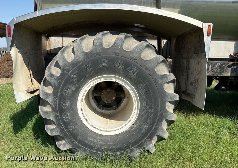 image for item DO2553 1999 Sterling applicator truck