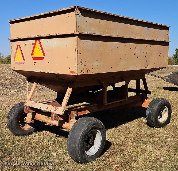 image for item DT7533 Gravity wagon