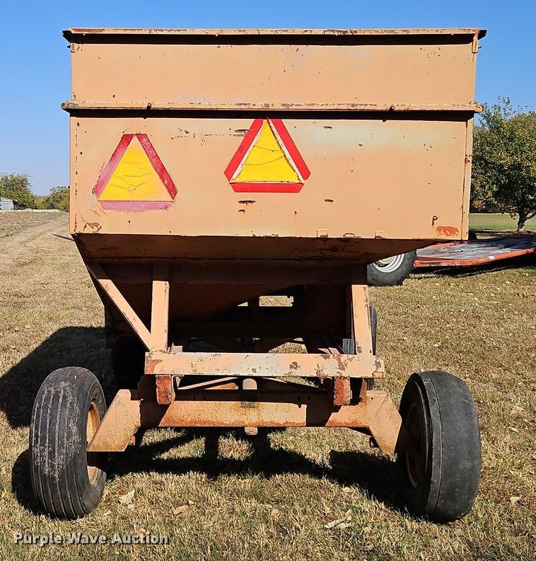 image for item DT7533 Gravity wagon