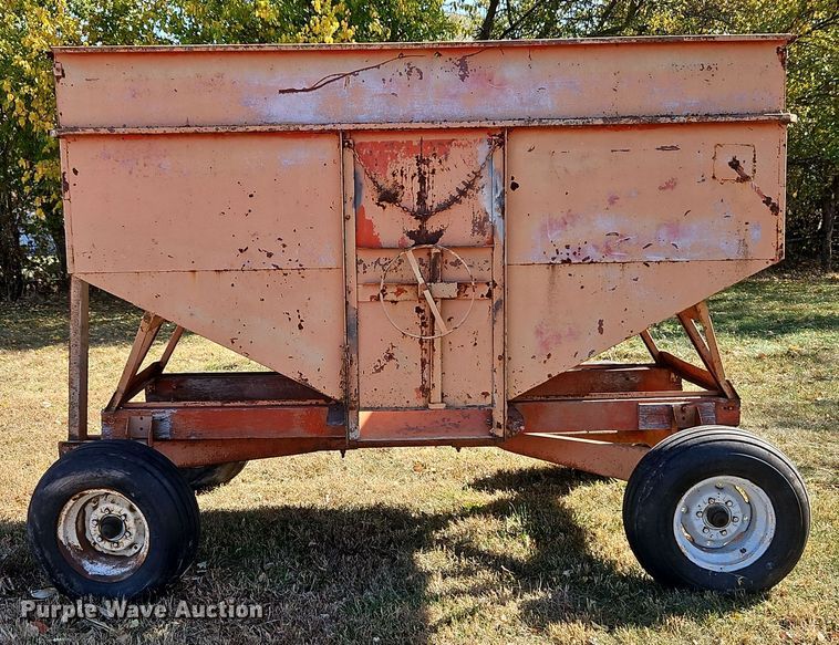 image for item DT7533 Gravity wagon