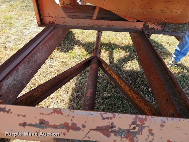 image for item DT7533 Gravity wagon