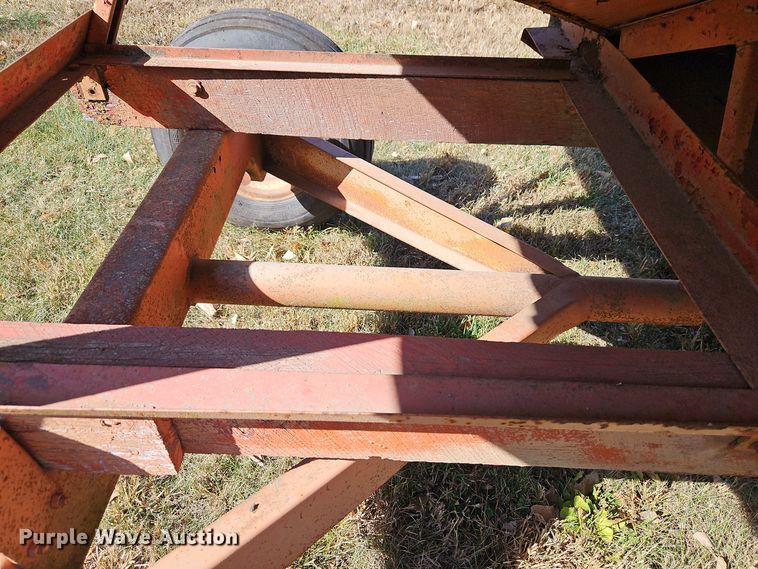 image for item DT7533 Gravity wagon