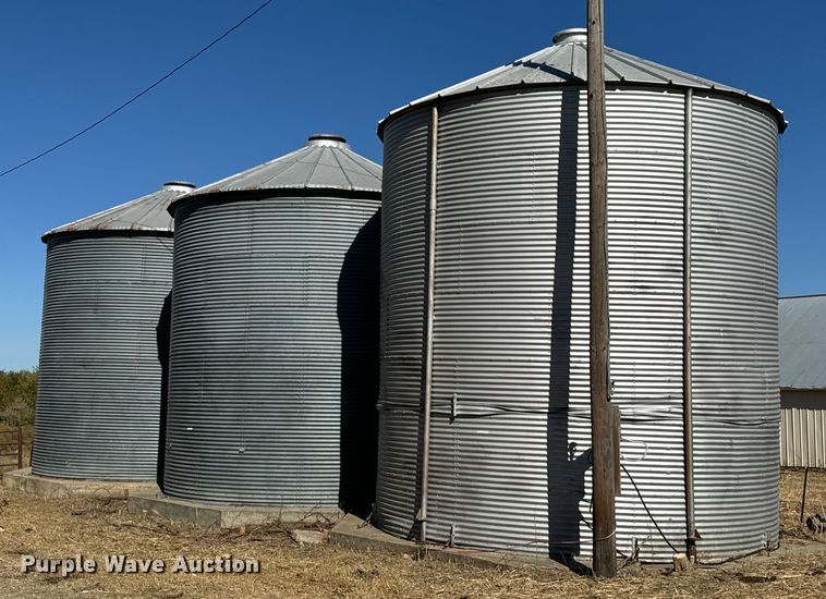 image for item DU9470 (3) grain bins