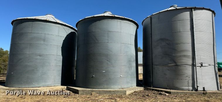 image for item DU9470 (3) grain bins
