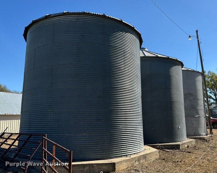 image for item DU9470 (3) grain bins
