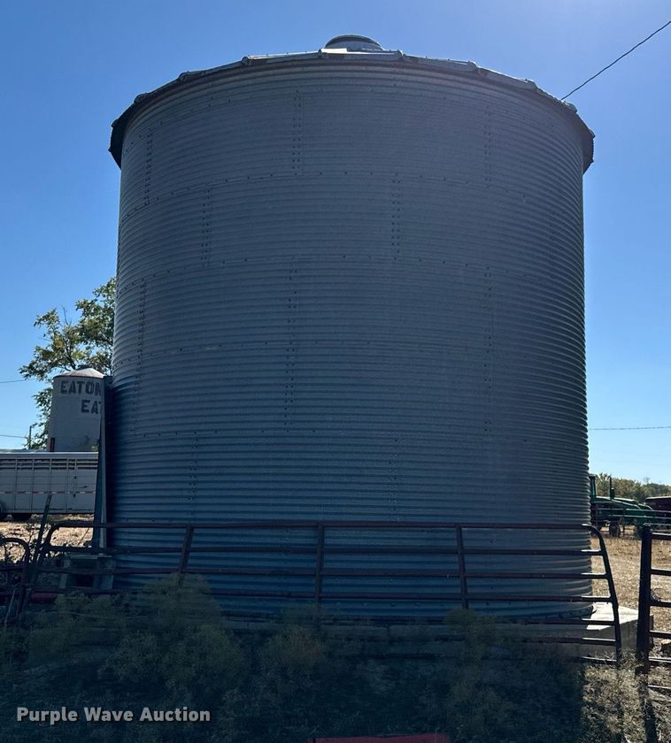 image for item DU9470 (3) grain bins