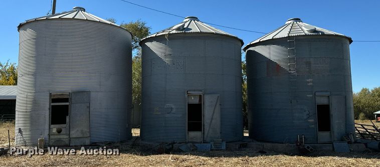 image for item DU9470 (3) grain bins