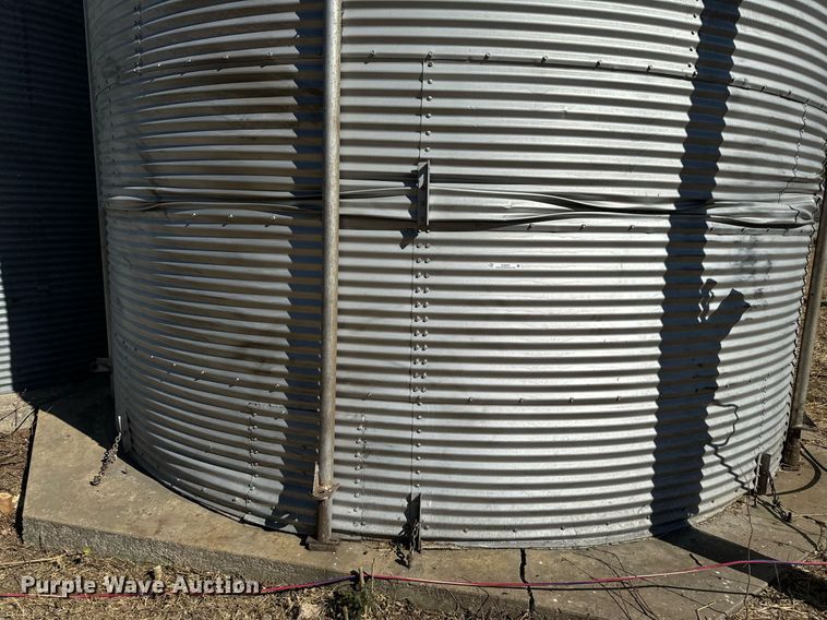 image for item DU9470 (3) grain bins