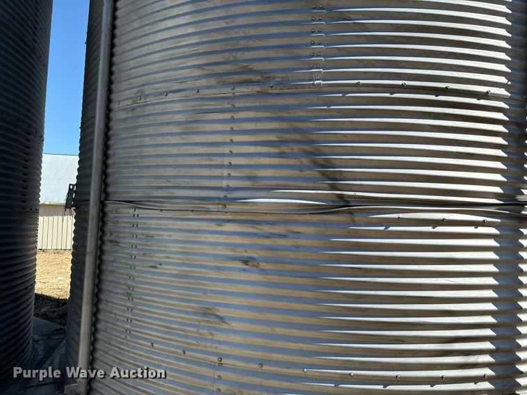 image for item DU9470 (3) grain bins
