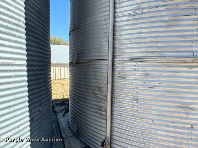 image for item DU9470 (3) grain bins