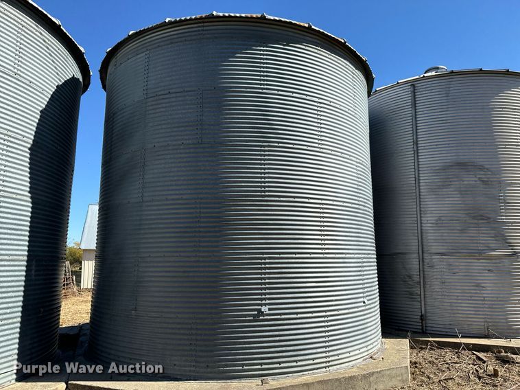 image for item DU9470 (3) grain bins