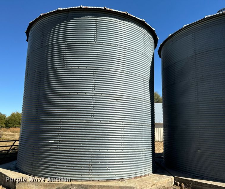 image for item DU9470 (3) grain bins