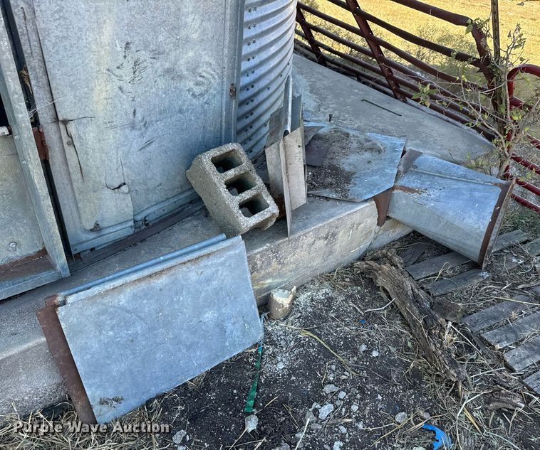 image for item DU9470 (3) grain bins