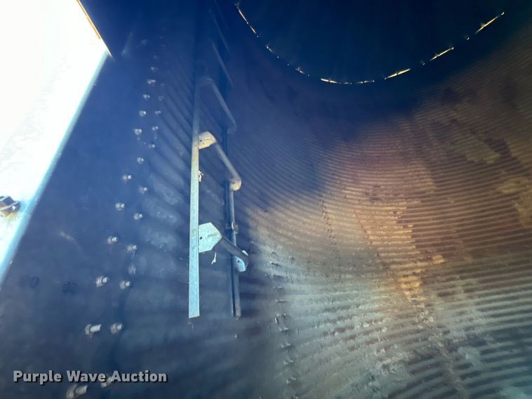 image for item DU9470 (3) grain bins