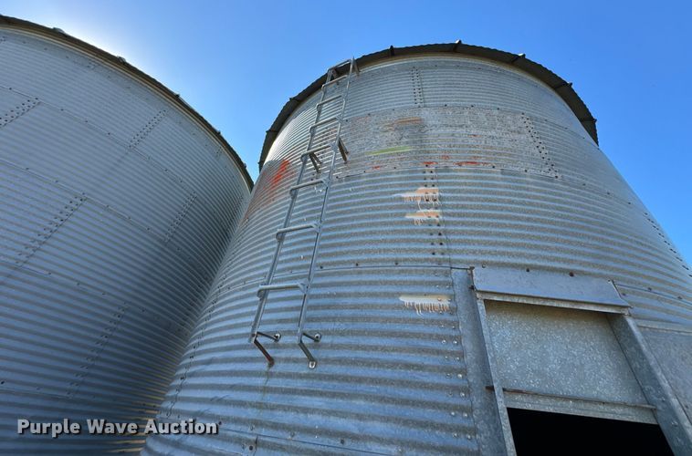 image for item DU9470 (3) grain bins