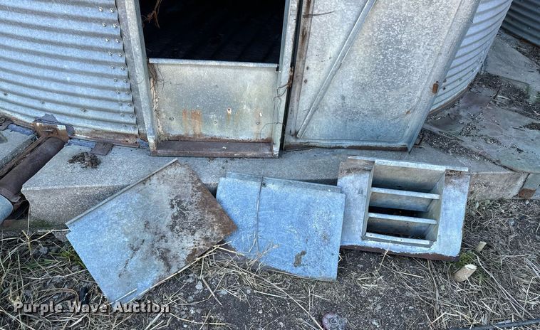 image for item DU9470 (3) grain bins