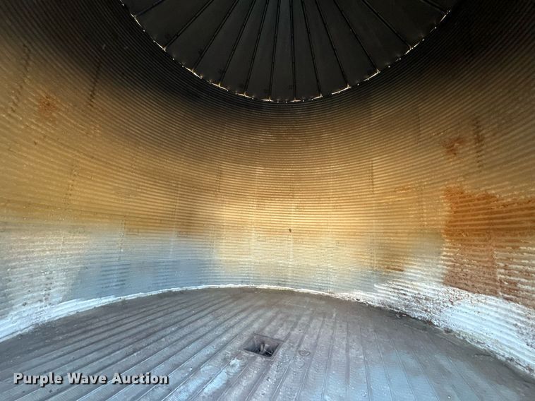 image for item DU9470 (3) grain bins