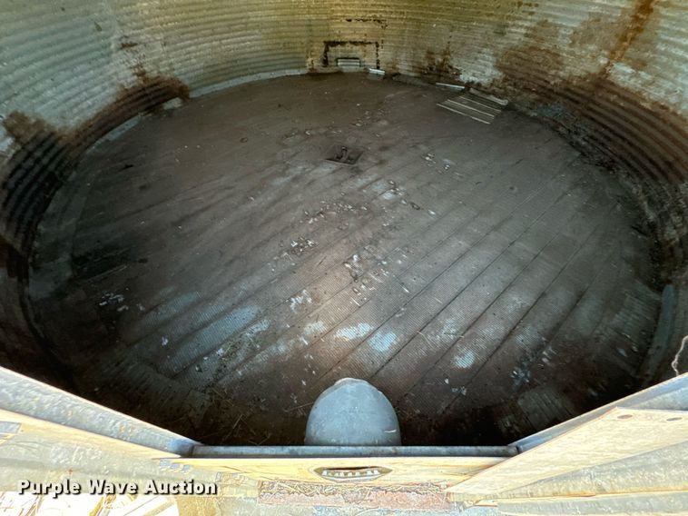 image for item DU9470 (3) grain bins