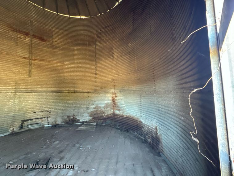 image for item DU9470 (3) grain bins