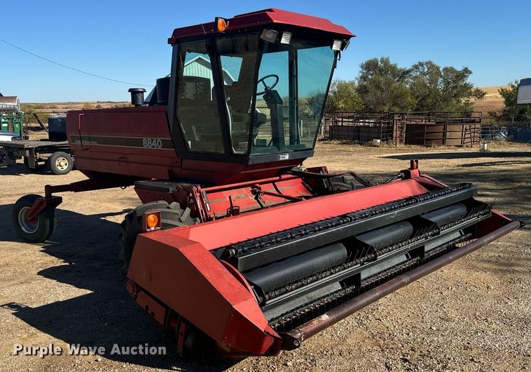 image for item DV2846 1989 Case IH 8840 swather / windrower