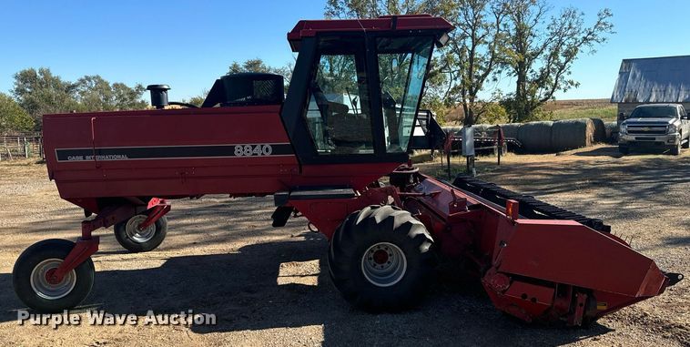 image for item DV2846 1989 Case IH 8840 swather / windrower