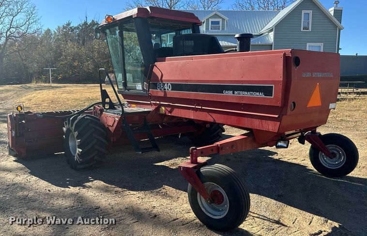 image for item DV2846 1989 Case IH 8840 swather / windrower