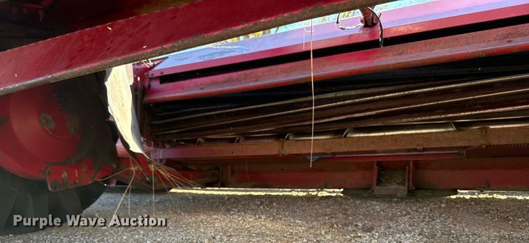 image for item DV2846 1989 Case IH 8840 swather / windrower