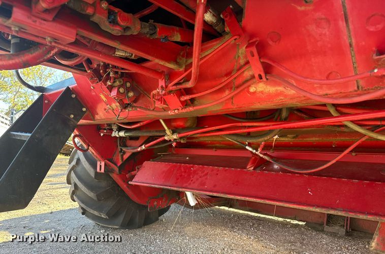 image for item DV2846 1989 Case IH 8840 swather / windrower