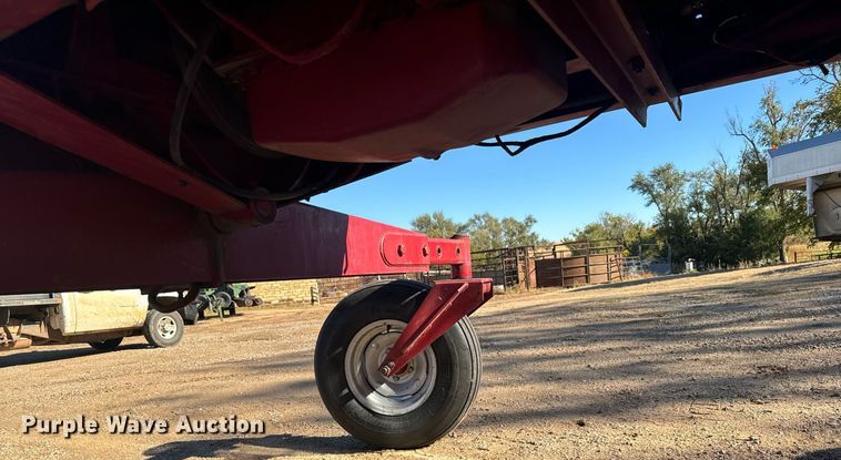 image for item DV2846 1989 Case IH 8840 swather / windrower