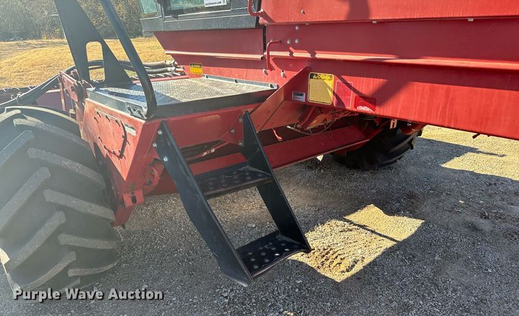 image for item DV2846 1989 Case IH 8840 swather / windrower