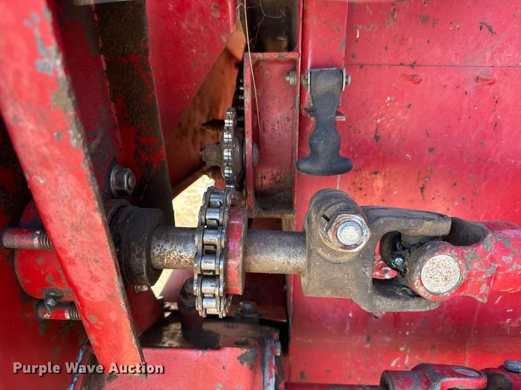 image for item DV2846 1989 Case IH 8840 swather / windrower