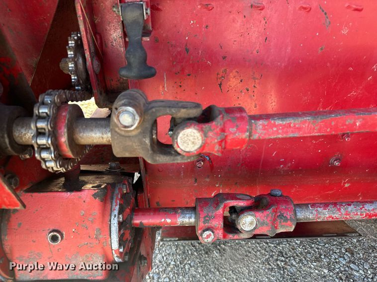 image for item DV2846 1989 Case IH 8840 swather / windrower