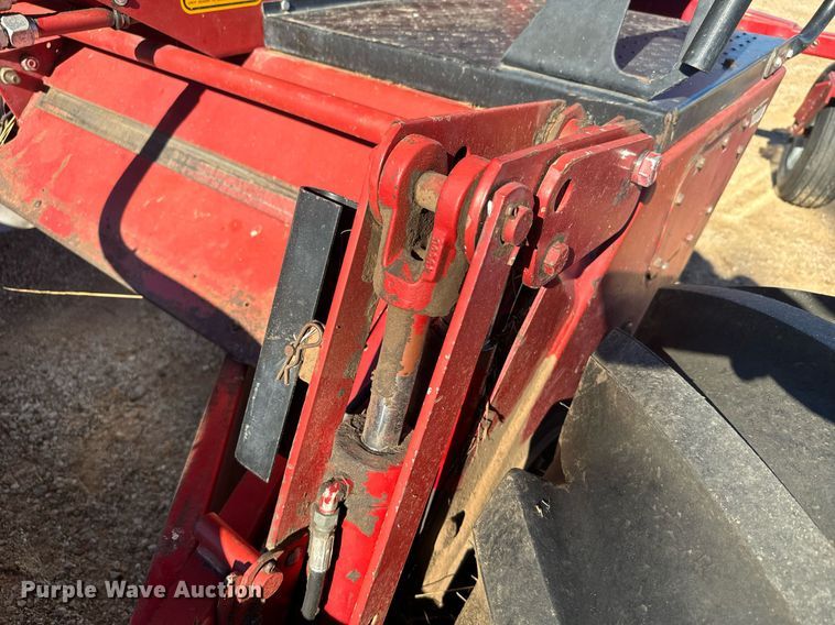 image for item DV2846 1989 Case IH 8840 swather / windrower