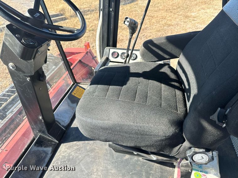 image for item DV2846 1989 Case IH 8840 swather / windrower