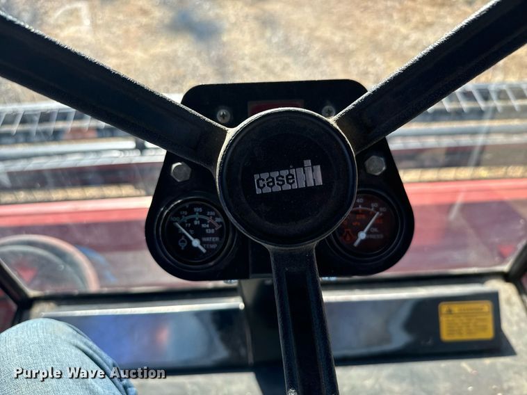 image for item DV2846 1989 Case IH 8840 swather / windrower