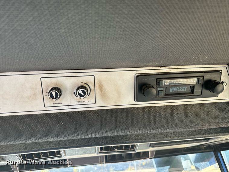 image for item DV2846 1989 Case IH 8840 swather / windrower