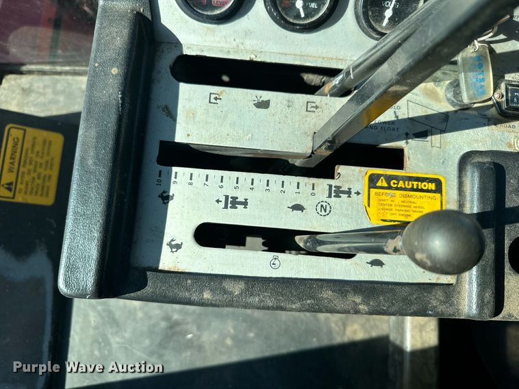 image for item DV2846 1989 Case IH 8840 swather / windrower