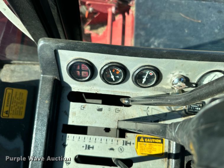 image for item DV2846 1989 Case IH 8840 swather / windrower